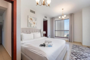 Elegant 1-Bedroom Apartment at Dubai Marina with Marina Views